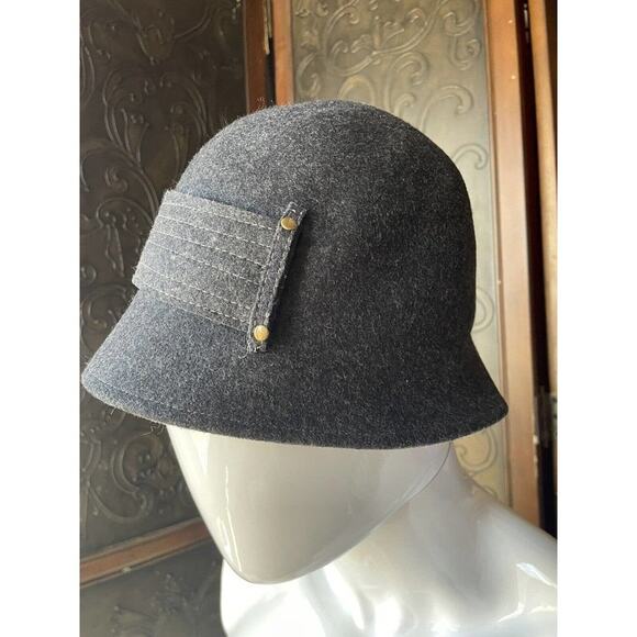Scalla Collezione 100% Wool Black Cloche Hat with Buckle - Picture 3 of 4
